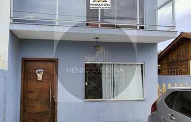 Imagem: A casa possui 3 Dormitórios, 2 Banheiros, 1 Vaga na garagem