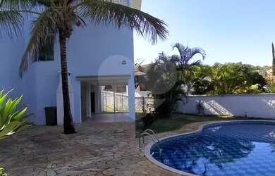 Imagem: A casa em condomínio possui 5 Dormitórios, 5 Banheiros, 5