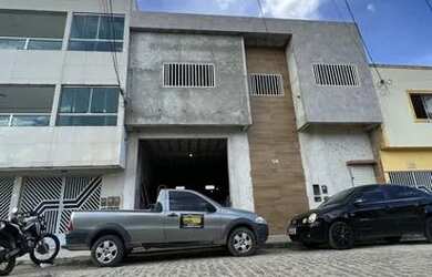 Imagem: O depósito possui 5 Vagas na garagem, 360m² de Área e está