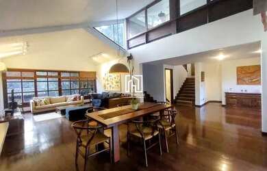 Imagem: A casa em condomínio possui 5 Dormitórios, 5 Banheiros, 3