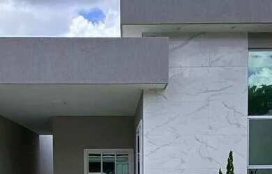 Imagem: A casa possui 3 Dormitórios, 1 Banheiro, 2 Vagas na garagem