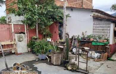 Imagem: A casa possui 3 Dormitórios, 2 Banheiros, 4 Vagas na garagem