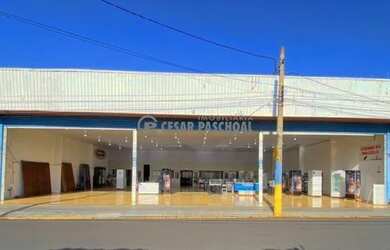 Imagem: O depósito possui 5 Vagas na garagem e 810m² de Área e está