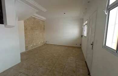 Imagem: A casa possui 3 Dormitórios, 2 Banheiros, 1 Vaga na garagem