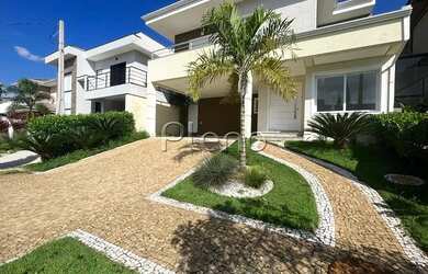 Imagem: A casa em condomínio possui 4 Dormitórios, 5 Banheiros, 4