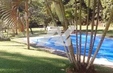 Imagem: A casa possui 4 Dormitórios, 4 Banheiros, 5 Vagas na garagem