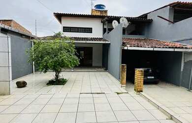 Imagem: A casa possui 3 Dormitórios, 4 Banheiros, 4 Vagas na garagem