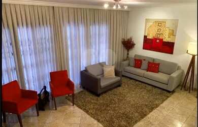 Imagem: A casa possui 3 Dormitórios, 2 Banheiros, 1 Vaga na garagem