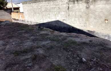 Imagem: O terreno possui 200m² de Área e está localizado em Loteamento