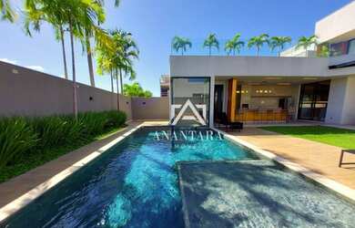 Imagem: A casa em condomínio possui 5 Dormitórios, 5 Banheiros, 2