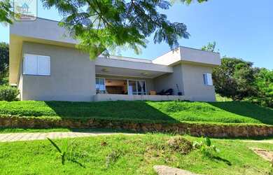 Imagem: A casa em condomínio possui 4 Dormitórios, 5 Banheiros, 5