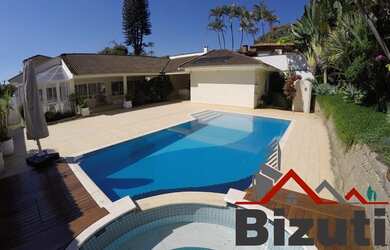 Imagem: A casa em condomínio possui 5 Dormitórios, 5 Banheiros, 4