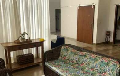 Imagem 7: Casa de condomínio para venda tem 350 metros quadrados com 4 quartos