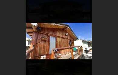 Imagem: A casa possui 2 Dormitórios, 2 Banheiros, 2 Vagas na garagem