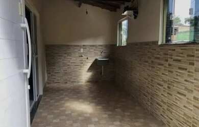 Imagem: A casa possui 2 Dormitórios, 1 Banheiro, 1 Vaga na garagem