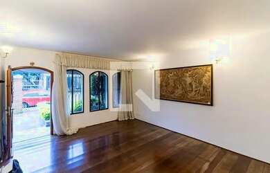 Imagem: A casa possui 2 Dormitórios, 4 Banheiros, 4 Vagas na garagem