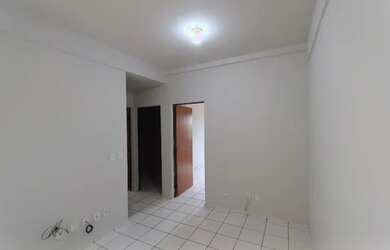 Imagem: O apartamento possui 3 Dormitórios, 1 Banheiro, 1 Vaga na garagem