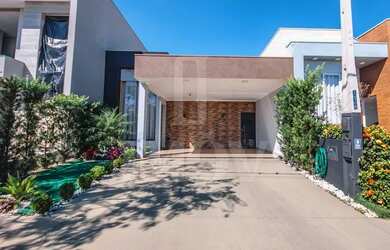 Imagem: A casa em condomínio possui 2 Dormitórios, 3 Banheiros, 2