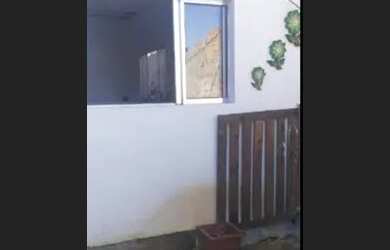 Imagem: A casa possui 2 Dormitórios, 1 Banheiro e 70m² de Área e