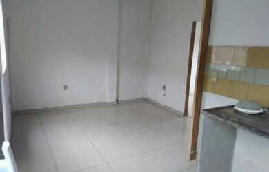 Imagem: A casa possui 2 Dormitórios, 1 Banheiro, 2 Vagas na garagem