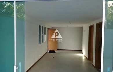 Imagem: A casa em condomínio possui 3 Dormitórios, 2 Banheiros, 2