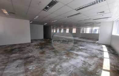 Imagem: O depósito possui 5 Vagas na garagem e 400m² de Área e está