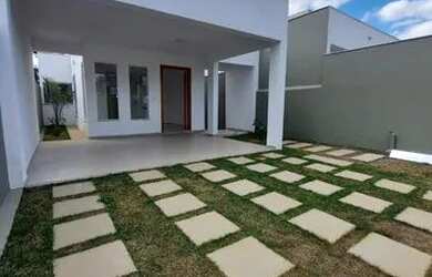 Imagem: A casa possui 3 Dormitórios, 2 Banheiros, 4 Vagas na garagem