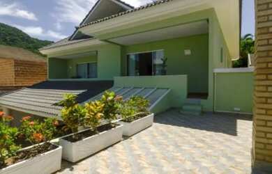 Imagem: A casa em condomínio possui 5 Dormitórios, 5 Banheiros, 4