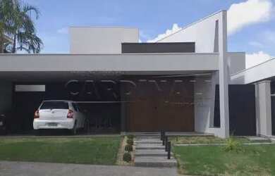 Imagem: A casa em condomínio possui 3 Dormitórios, 1 Banheiro, 4 Vagas