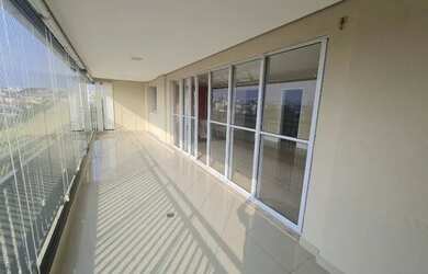 Imagem: O apartamento possui 3 Dormitórios, 5 Banheiros, 4 Vagas na