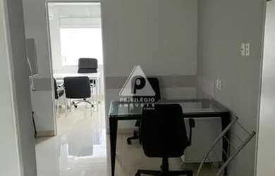 Imagem: O depósito possui 1 Vaga na garagem, 25m² de Área e está