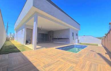 Imagem: A casa em condomínio possui 3 Dormitórios, 3 Banheiros, 5