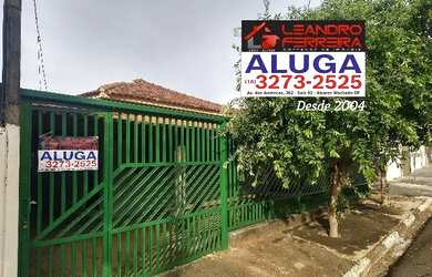 Imagem: A casa possui 2 Dormitórios, 1 Banheiro, 2 Vagas na garagem