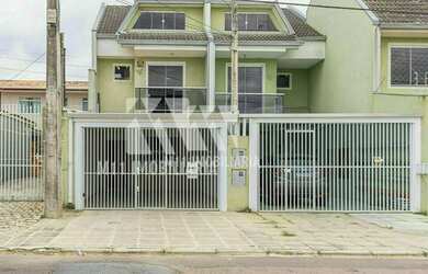 Imagem: A casa possui 3 Dormitórios, 3 Banheiros, 2 Vagas na garagem