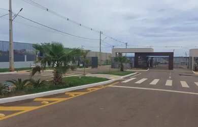 Imagem: A casa em condomínio possui 3 Dormitórios, 2 Banheiros, 2