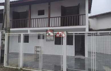 Imagem: A casa possui 2 Dormitórios, 2 Banheiros, 2 Vagas na garagem