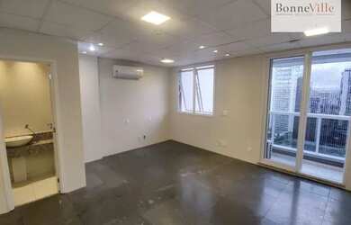 Imagem: O depósito possui 1 Vaga na garagem, 32m² de Área e Imóvel