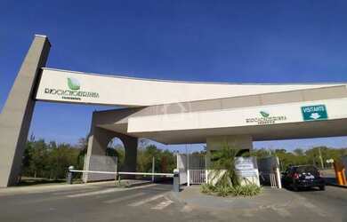 Imagem: A casa possui 2 Dormitórios, 2 Banheiros, 2 Vagas na garagem