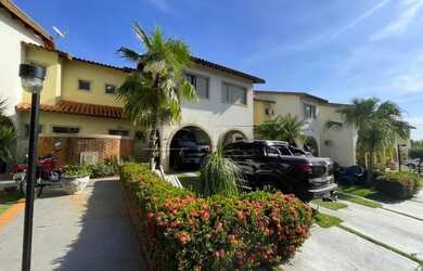 Imagem: A casa em condomínio possui 4 Dormitórios, 1 Banheiro, 4 Vagas