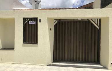 Imagem: A casa possui 2 Dormitórios, 1 Banheiro, 1 Vaga na garagem