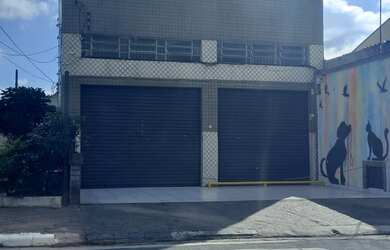 Imagem: O depósito possui 2 Vagas na garagem e 90m² de Área e está