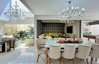 Imagem: A casa possui 4 Dormitórios, 5 Banheiros, 4 Vagas na garagem