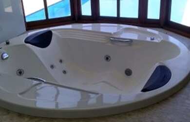 Imagem: A casa possui 3 Dormitórios, 4 Banheiros, 4 Vagas na garagem