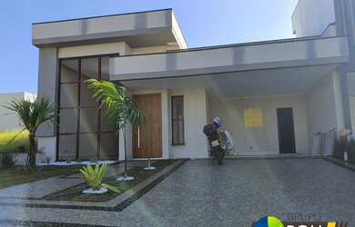 Imagem: A casa em condomínio possui 3 Dormitórios, 3 Banheiros, 4