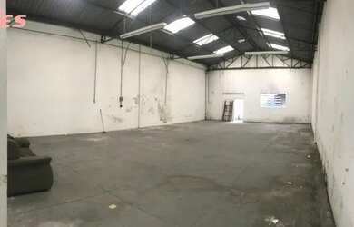 Imagem: O depósito possui 5 Vagas na garagem, 800m² de Área e está