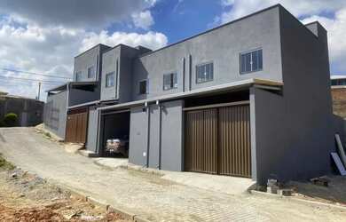 Imagem: A casa possui 2 Dormitórios, 2 Banheiros, 1 Vaga na garagem