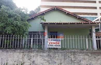 Imagem: A casa possui 4 Dormitórios, 4 Banheiros, 5 Vagas na garagem