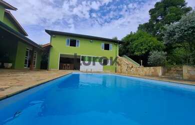 Imagem: A casa em condomínio possui 4 Dormitórios, 5 Banheiros, 5