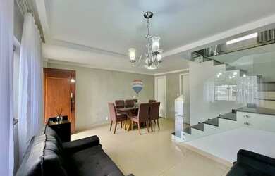 Imagem: A casa possui 2 Dormitórios, 2 Banheiros, 2 Vagas na garagem