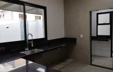 Imagem 7: Casa de condomínio para venda tem 187 metros quadrados com 3 quartos em Novo Mundo - Uberl